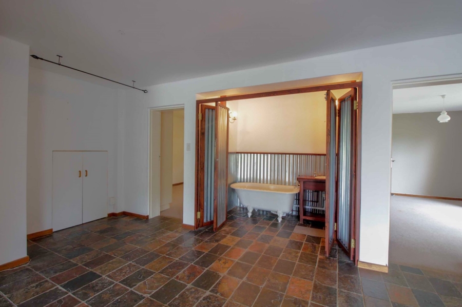 5 Bedroom Property for Sale in Paradise Beach Eastern Cape